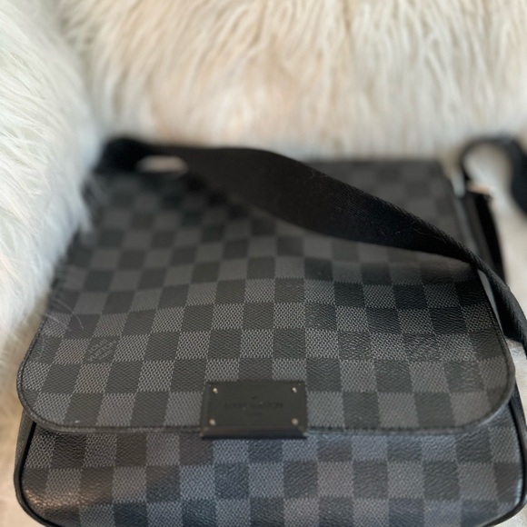 Auth gently used Louis Vuitton Daimer Graphite PM N41260 - Picture 4 of 9